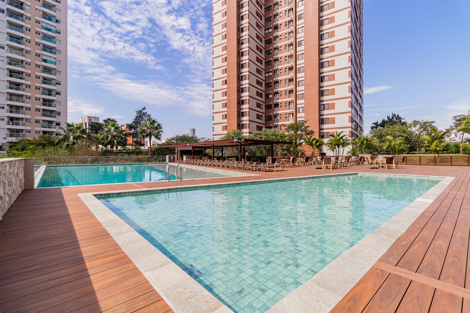 Área de lazer com piscina do condomínio clube The Gift Granja Julieta